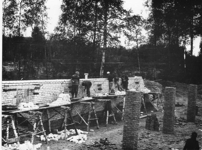 Наш главный объект - склад для взрывчатки (для мелиораторов) - поэтому он и был далеко от деревни Малиновка (10 км).
