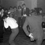 1976_J002