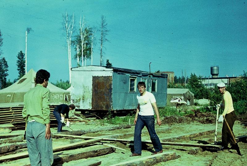 F1000054