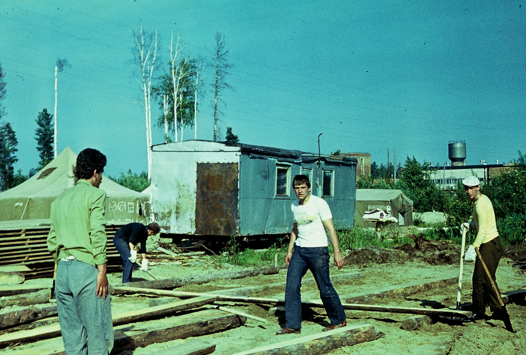 F1000054